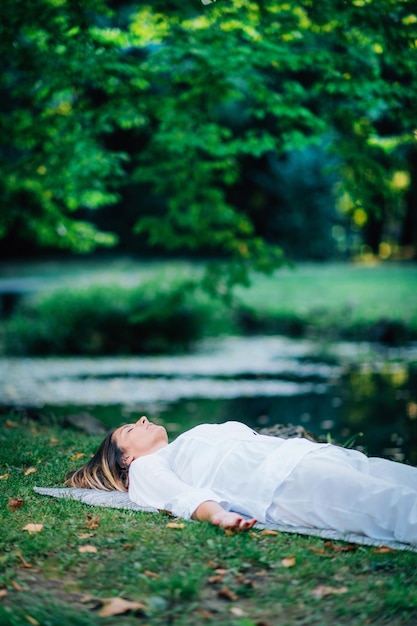 Lijkspositie Savasana-meditatie