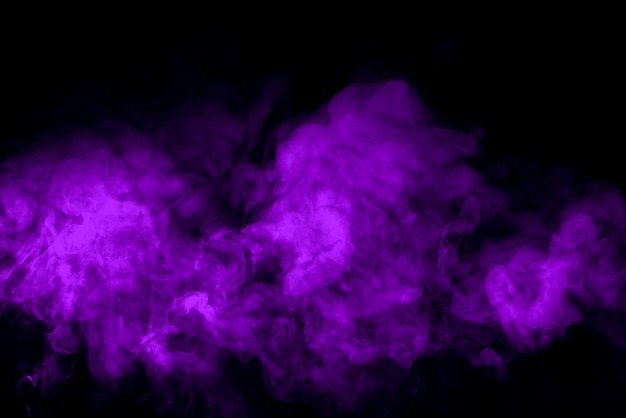 Photo lilac smoke on black