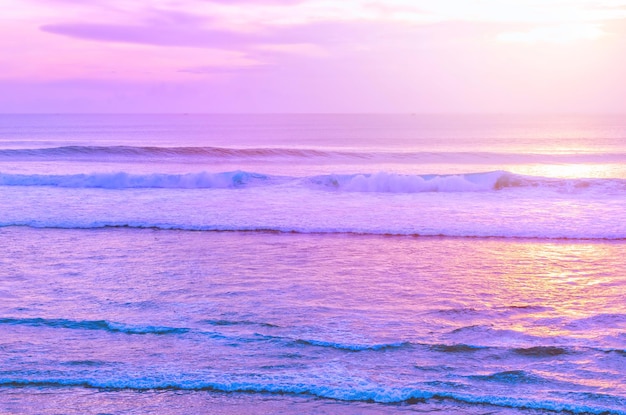 Photo lilac sunset over the seascape endless ocean blurred inspirational calm sea with sunset sky