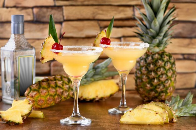 Il lime unito al succo di ananas fresco e alla tequila sono cocktail dal gusto e dall'aroma sempre brillanti.