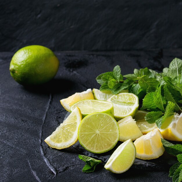 Foto lime e limoni con la menta