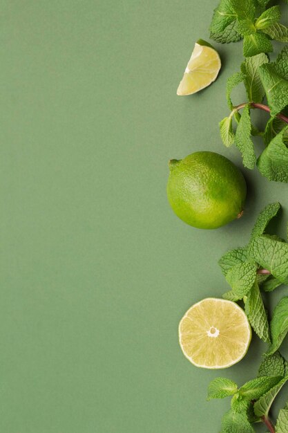 Foto calce e menta su sfondo verde