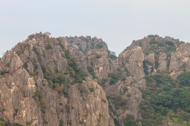 石灰岩の山々