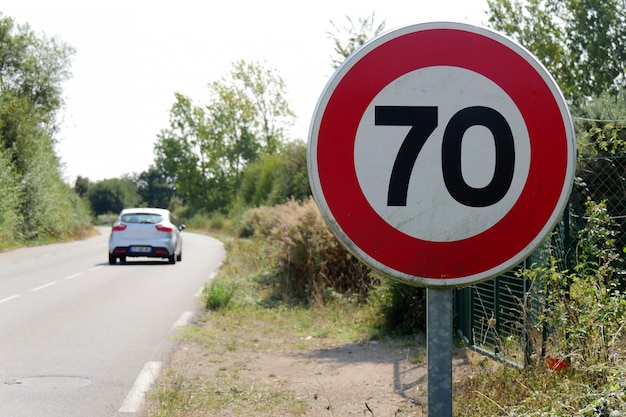 프랑스 도로에서 70km / h로 제한 속도