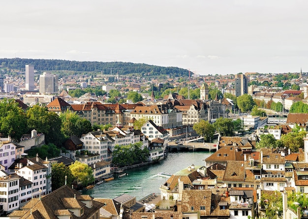 Limmatquai in het oude stadscentrum van Zürich