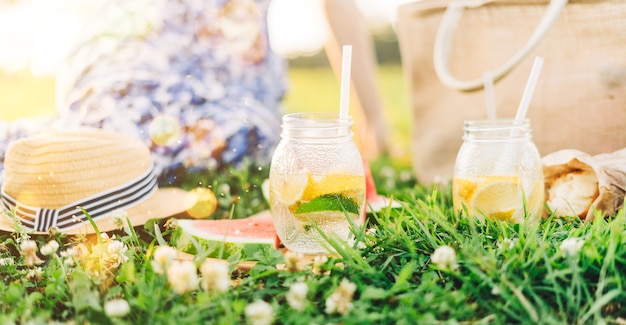 limonade bij picknick