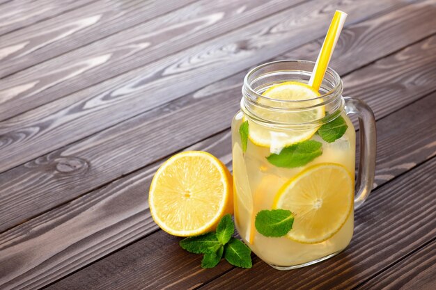 Limonade in een potje.