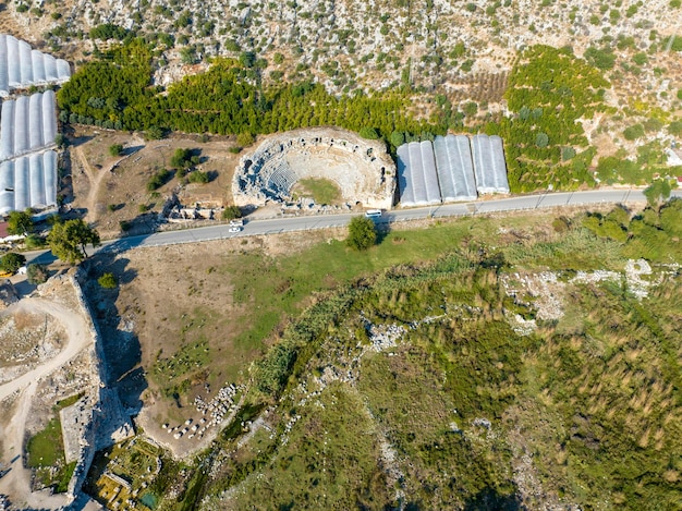 リミラは,トルコのアンタリアのフィニケ地区に位置する歴史的な古代都市です.