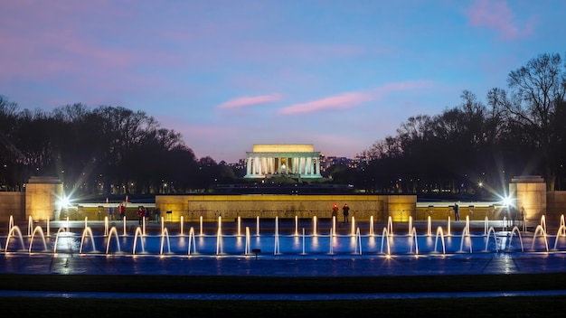 Мемориал Линкольна на закате в Вашингтоне, округ Колумбия, Соединенные Штаты Америки