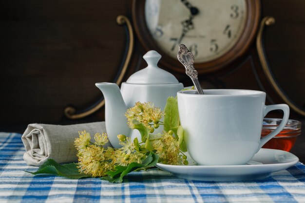 Foto fiori di tiglio, fitoterapia