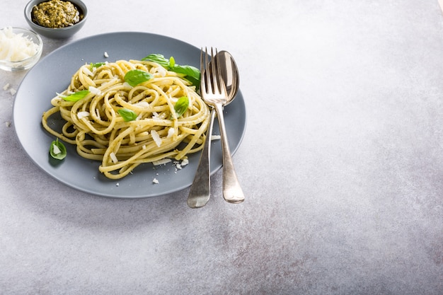 Linguine with green pesto