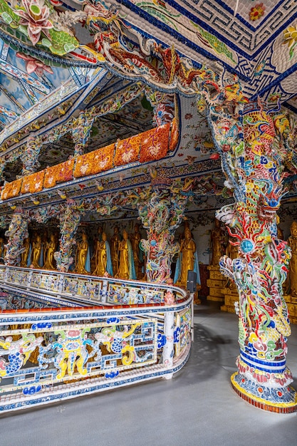 Foto linh phuoc pagoda of ve chai pagoda is een boeddhistische draak tempel in dalat stad in vietnam da lat is een populaire toeristische bestemming van azië