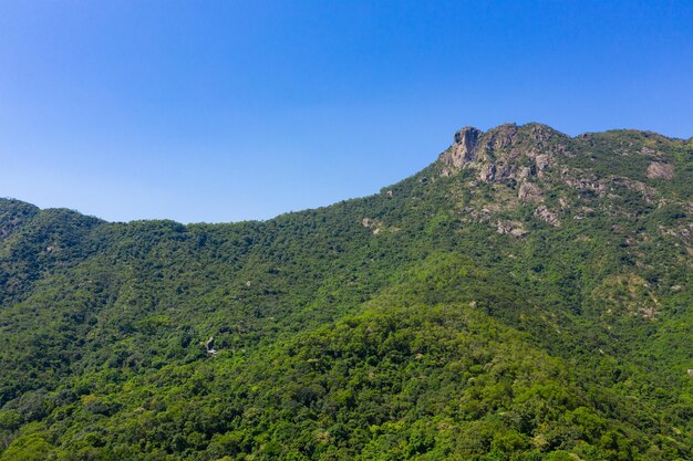 Lion Rock berg met blauwe lucht in Hong Kong