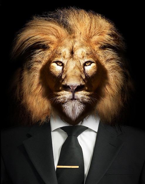 「ライオンという言葉」と書かれた看板のあるライオン。