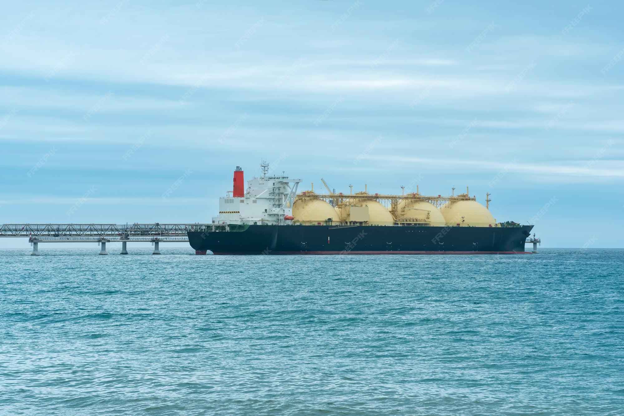 Premium Photo Liquefied natural gas carrier vessel during loading at an lng offshore terminal