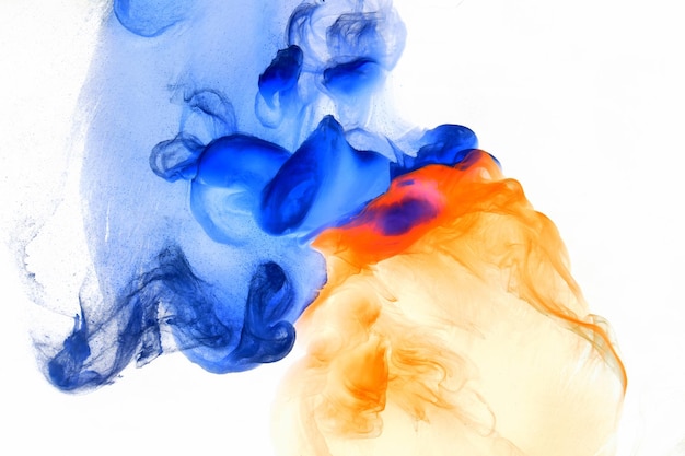 液体流体アート抽象的な背景オレンジブルーのアクリル絵の具水中銀河煙の海