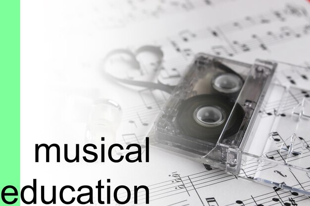 Listen courses music notes background