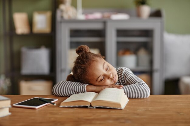 Photo little african american girl asleep