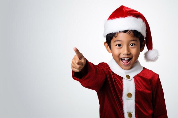 クリスマスを祝っているアジア人の少年