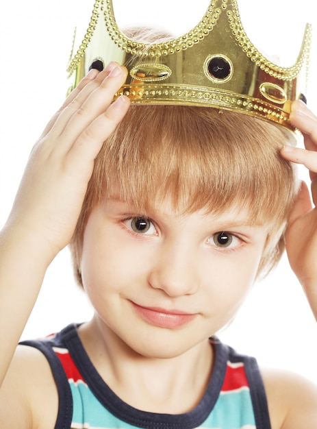 Photo little boy with crown