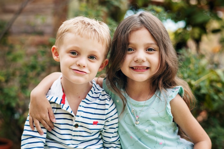 Photo little brother and big sister