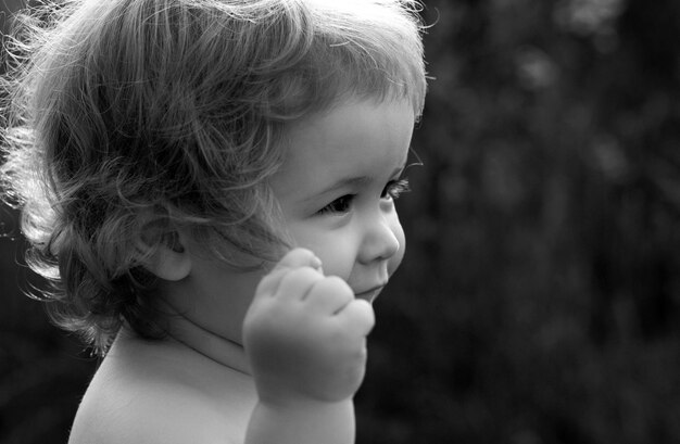 Photo little child play in park portrait of a happy baby in grass field baby face close up funny little