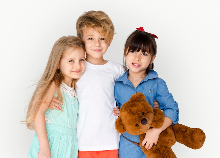 Photo little children happy smiling together