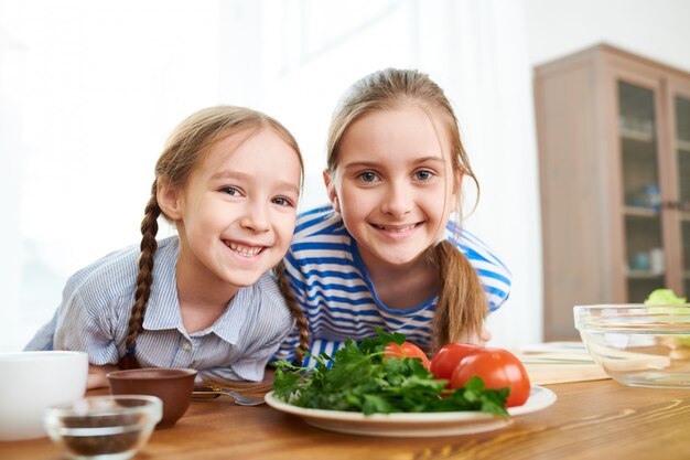 Photo little cooks posing for photography