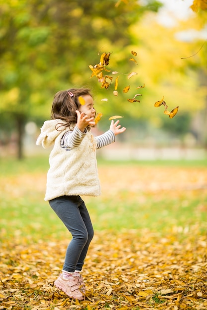 Little girl at the autumn park