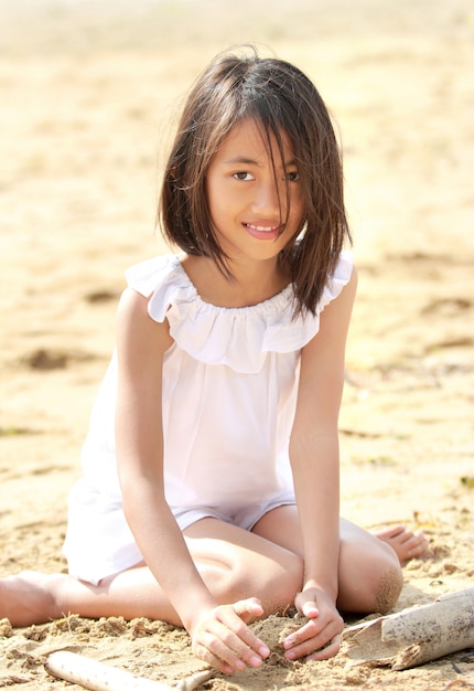 Little girl in the beach