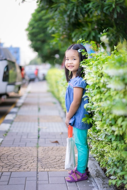 Little girl carrying cloth bag to prepare to shopping