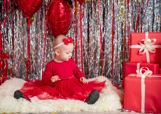 Foto bambina su uno sfondo festivo