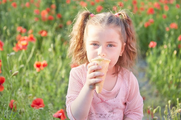 Foto bambina e gelato