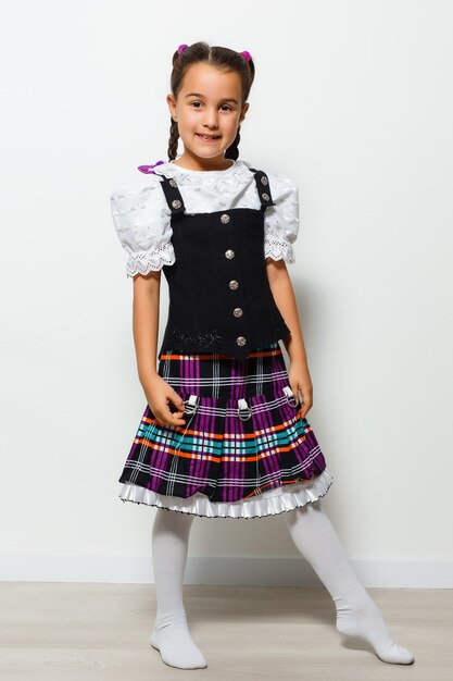 독일 전통 드레스를 입은 어린 소녀, 바이에른 의상을 입은 어린 소녀