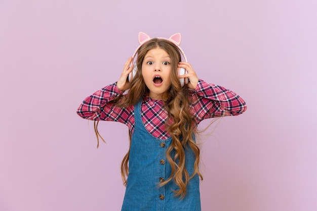 The little girl is delighted with the new good headphones in\
which she listens to music and rejoices