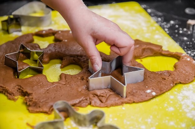 Little girl makes Christmas ginger cookies herself