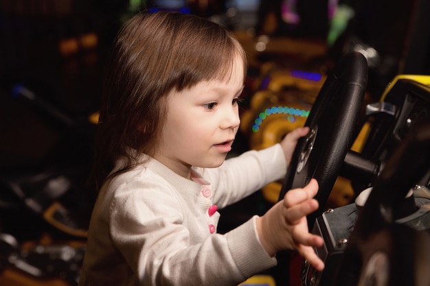 Bambina e slot machine