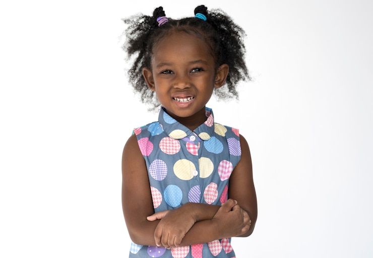 Photo little girl smiling happiness studio portrait