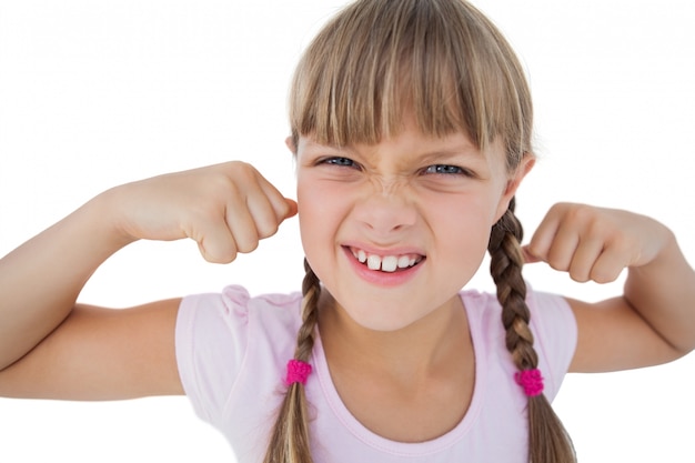 Photo little girl tensing her arm muscles