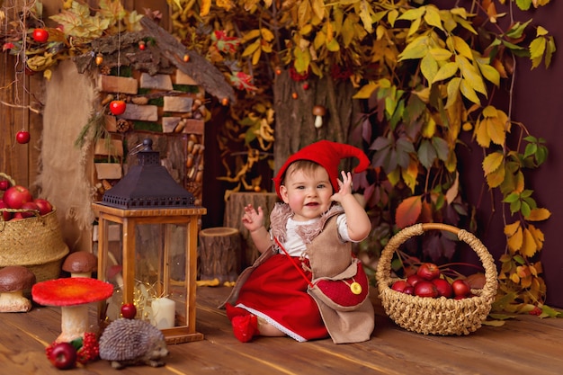 Photo little girl wearing gnome costume for halloween