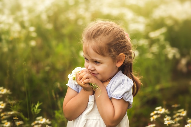 little girl with daisy flowers