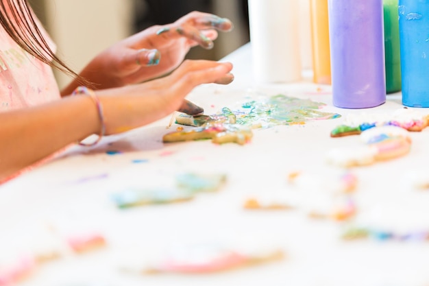 Photo little girls making unicorn cookies at the play date.