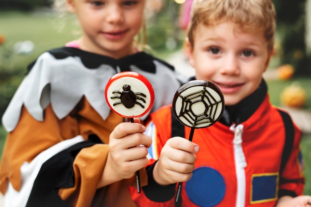 Photo little kids at halloween party