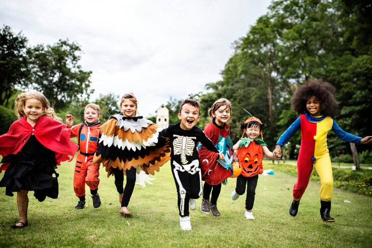 Photo little kids at a halloween party