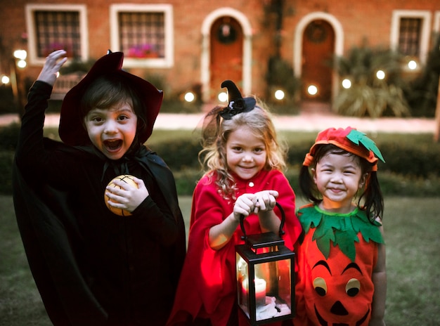 Photo little kids trick or treating