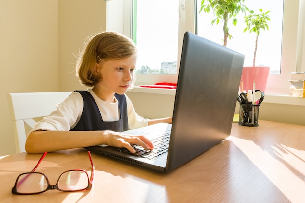 Little schoolgirl uses computer