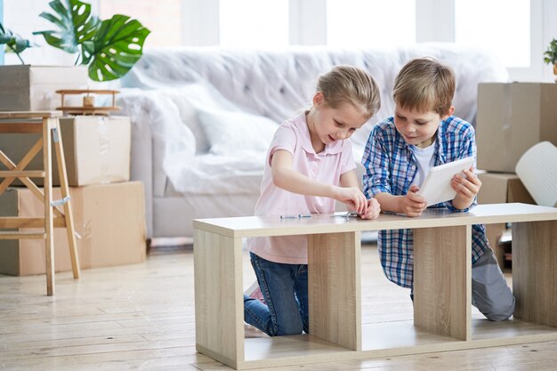 Little Siblings Assembling Wardrobe