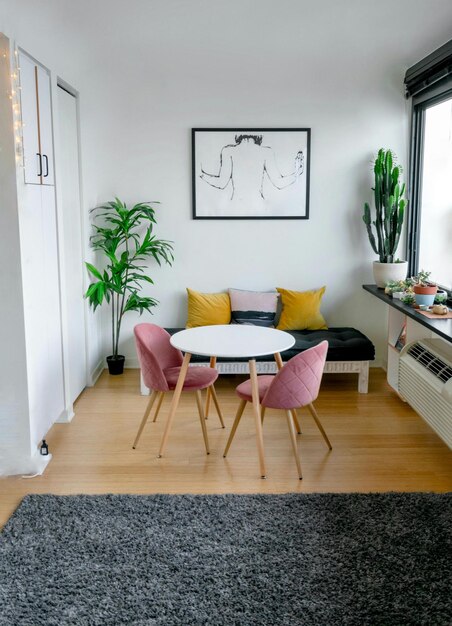 Photo a living room with a couch table and a potted plant