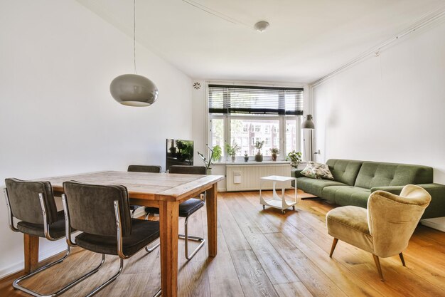 Photo living room with dining area