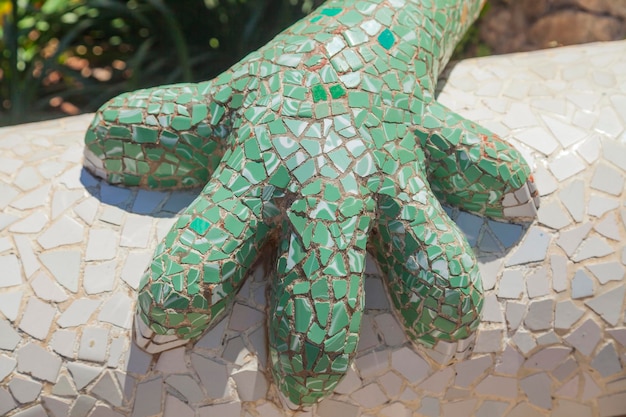 バルセロナのグエル公園のトカゲの彫刻の詳細